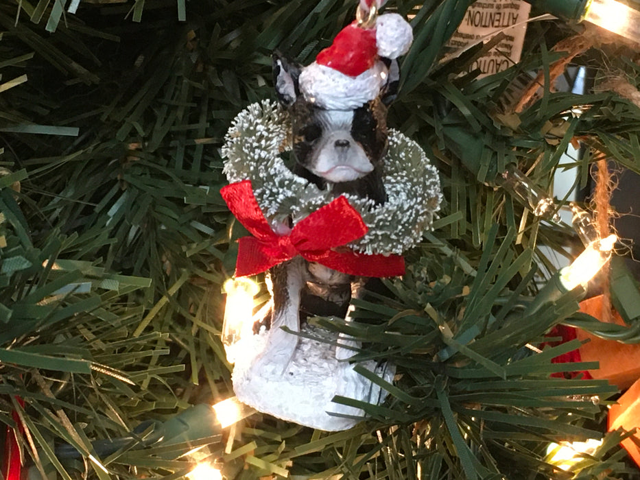 XS9485 Resin Dog ornament with bottle brush tree