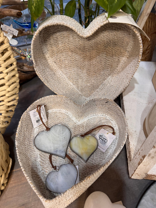 Heart Seagrass Basket in white 4839