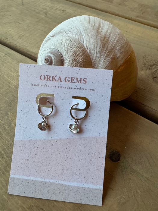 Clamshell huggie Earrings