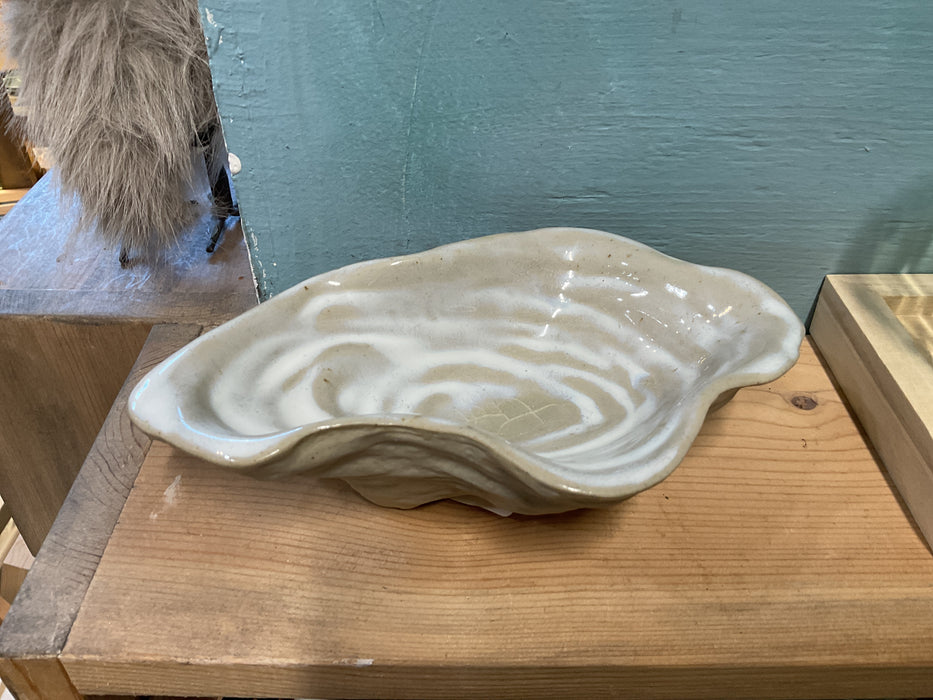 Oyster shell catchall