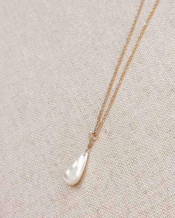 Teardrop Mother of Pearl Pendant Necklace