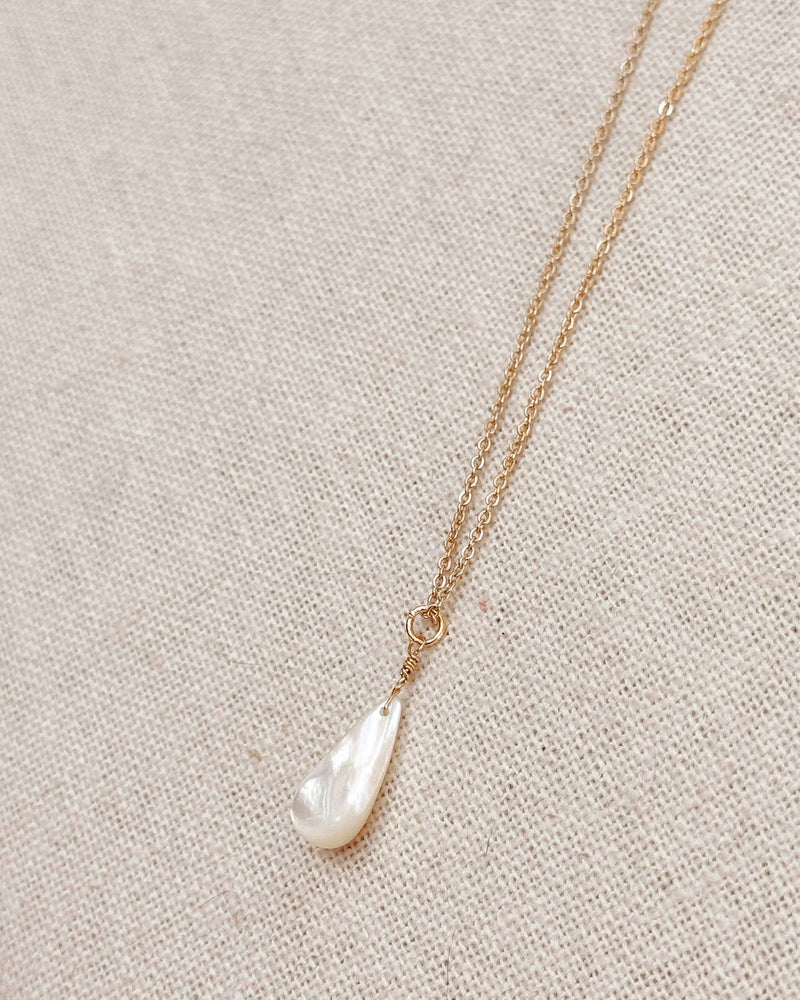 Teardrop Mother of Pearl Pendant Necklace