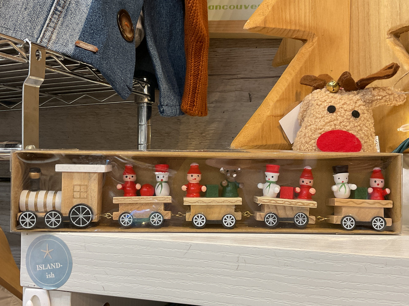 8858 Wood Train w/ Holiday Passengers