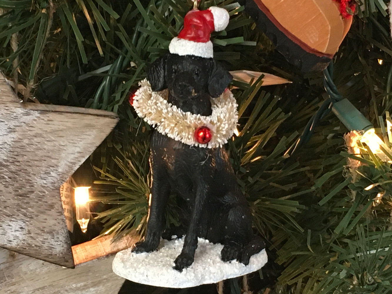 XS9485 Resin Dog ornament with bottle brush tree