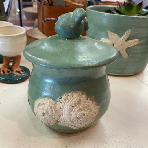 Pottery garlic keeper